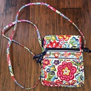 BEAUTIFUL VERA BRADLEY CROSSBODY! GREAT CONDITION!